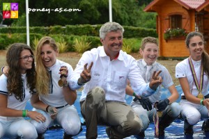 Nina, Victoria, Olivier, Thomas et Nina, la joie dans le clan français - ph. Pauline Bernuchon