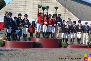 Italie en 1, Suède en 2 et Grande-Bretagne en 3, tel est le podium de l'épreuve par équipes de CSO - ph. Pauline Bernuchon