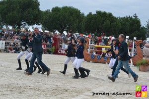 Un peu de show avant la finale de l'As Excellence. Les cavaliers de CSO et CCE médaillés l'an passé aux championnats d'Europe de Malmö récompensés- ph. Pauline Bernuchon