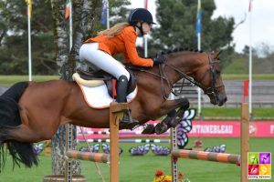 Pam Nieuwenhuis et Zeppe van de Ijsseldijk à Fontainebleau au printemps - ph. Poney As