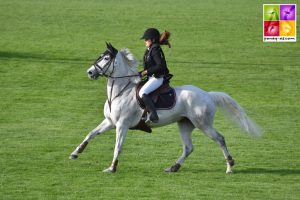 Agathe Cros et Valoa de Chastelaures, championne des 7 ans Poney CSO