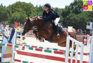 Léane Desmeure et Aronie la Meulerie s'imposent dans l'As Excellence de Saint-Paul-Trois-Chateaux - ph. Poney As