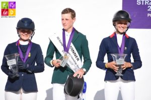 Le podium de la finale individuelle de CSO : Max Wachman, Holly Truelove et Ilona Mezzadri - ph. Poney As