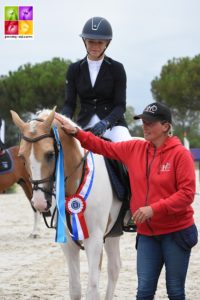 Griffondor Dream Dei, sa cavalière Noémie Wagner et son éleveuse et co-propriétaire Virginie Lefebvre – ph. Poney As