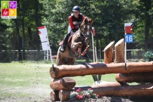 Début août, Clément Tonon portera les couleurs de la France lors des championnats d’Europe de Strzegom. Il sellera son complice Vidock de Berder – ph. Poney As