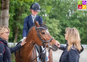 Avec Oscar, l'ancien poney de Suzanne Camus, Lou Eden Commenge réalise une première saison très remarquée en Grand Prix de dressage - ph. Marine Delie