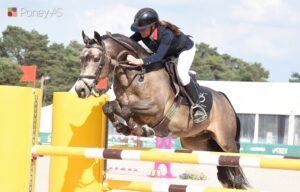 Estelle Salomé et Box Office du Péna remportent le GP du CSIP de Vidauban – ph. Poney As