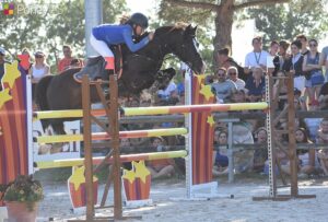 Lilou Helfer et sa petite complice C’Est A Nina Refleh lors des championnats de France AS Excellence en 2022 – ph. Poney As