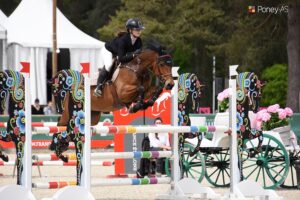 Gaétane Orhant et Gemini de Lalande, 7 ans, remportent le Grand Prix As Excellence de Saint-Lô – ph. Poney As