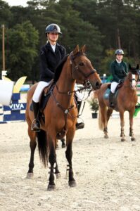 Elise Foucart et Elton de Soulac remportent l’épreuve à 1,25 m du CSIP de Fontainebleau – ph. Sandrine Febvet