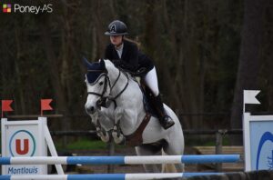 Sans faute, Victoire Estivin et Chivas de Fougnard remportent la vitesse et le Grand Prix As Excellence de Montlouis-sur-Loire – ph. Poney As