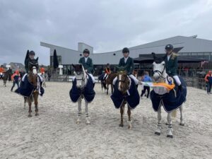 L'équipe d'Irlande gagnante de la Coupe des nations du CSIOP d'Opglabbeek - ph. coll. privée