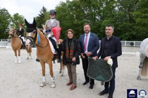 La Néerlandaise Kate Jansen et son poney FS Mr. Magic récompensés lors du CDIP de Compiègne - ph. PSV