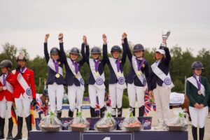 L'équipe de Grande-Bretagne est médaillée d'or - ph. Poney As