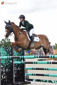 Lily Tunney et Fireman, membres de l’équipe d’Irlande aux championnats d’Europe d'Opglabbeek, s’adjugent la difficile épreuve des poneys D du Dubin Horse Show – ph. Poney As