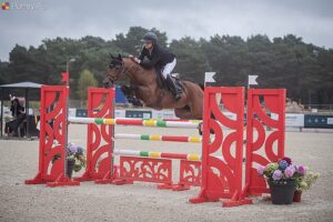 Camille Estrade et Eye Catcher de Lourcq remportent le difficile Grand Prix du CSIP de Fontainebleau – ph. Marine Delie