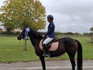 Léanne Ordonneau Demichelli remporte le Grand Prix As Excellence de Saint-Branchs aux rênes de Vemma de l'Aube – ph. A. Fleurance