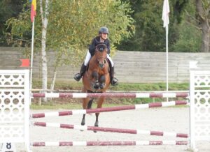 Camille Estrade et Eye Catcher de Lourcq remportent l’épreuve de vitesse de l’As Poney Élite de Barbizon – ph. Sandrine Febvet