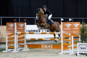 En selle sur Vertige de Bélébat, la néerlandaise Lieselot Kooremans a remporté le Grand Prix international de Kronenberg - ph. Stal Kooremans